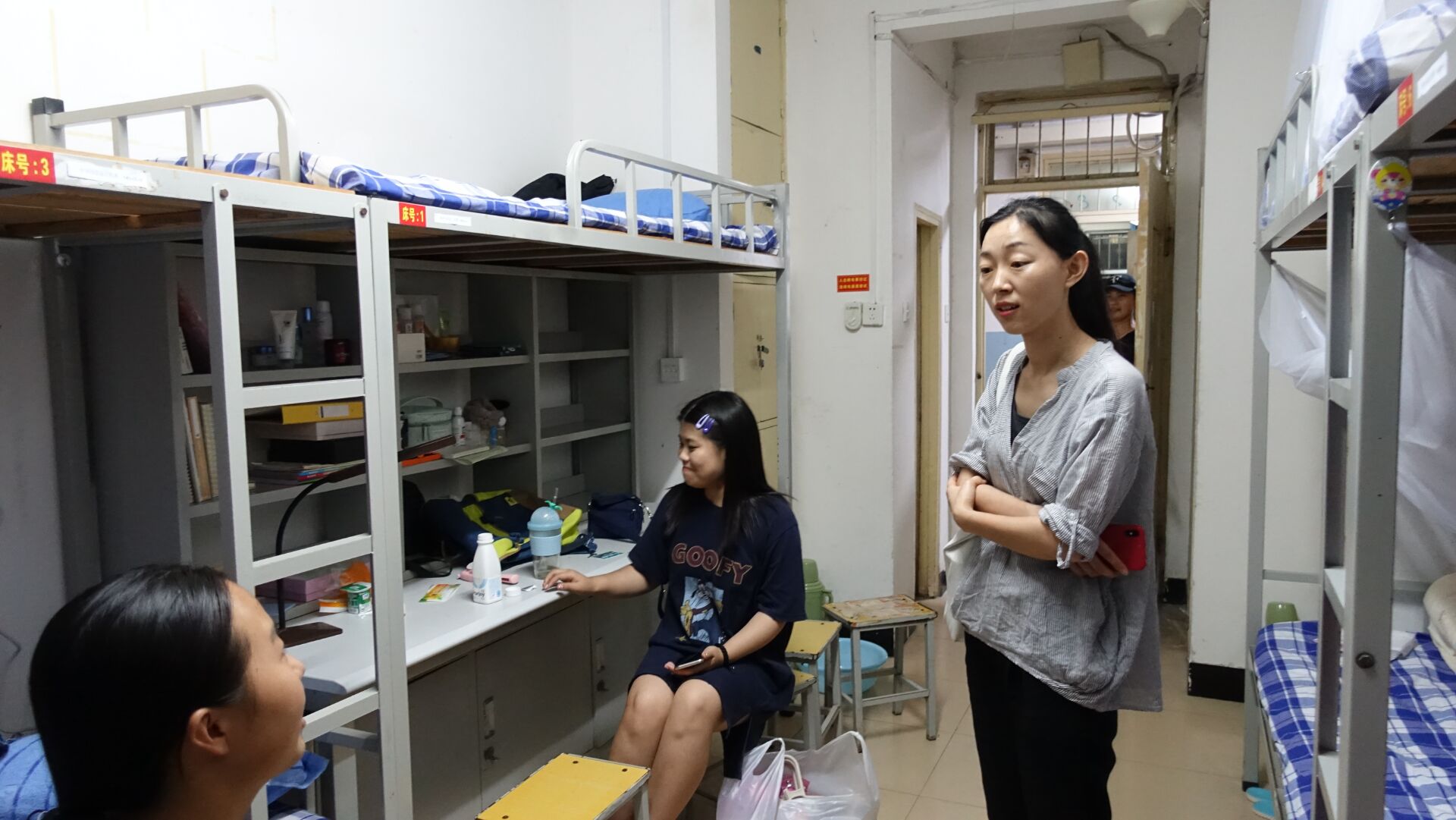 数学与信息工程系辅导员走进2018级新生宿舍-聊城大学